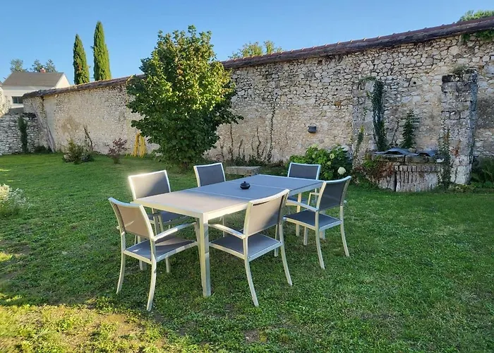 Le Du Clos Malou Thomery